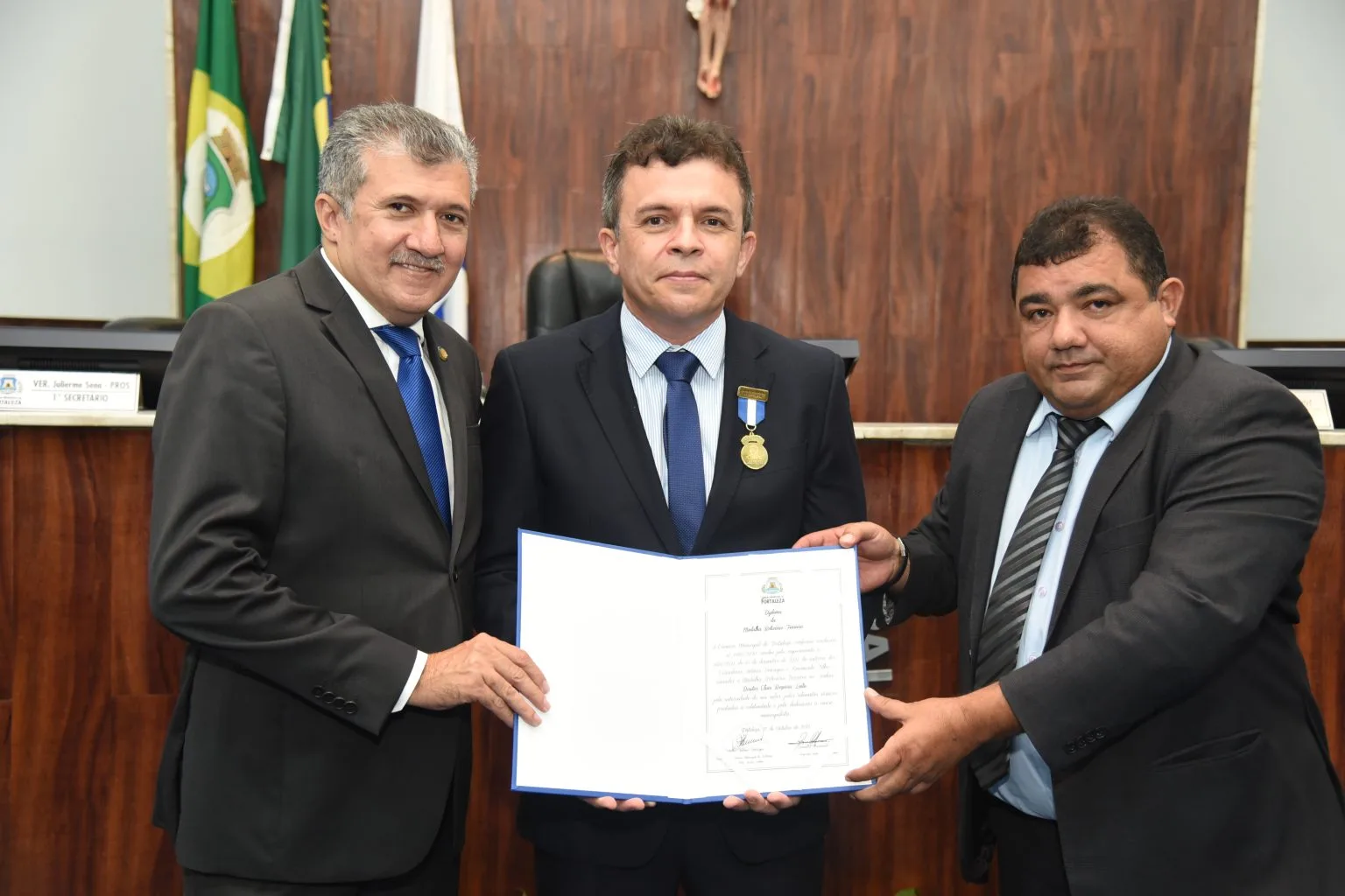 Câmara entrega a Medalha Boticário Ferreira a Elias Leite e homenageia servidores da Casa