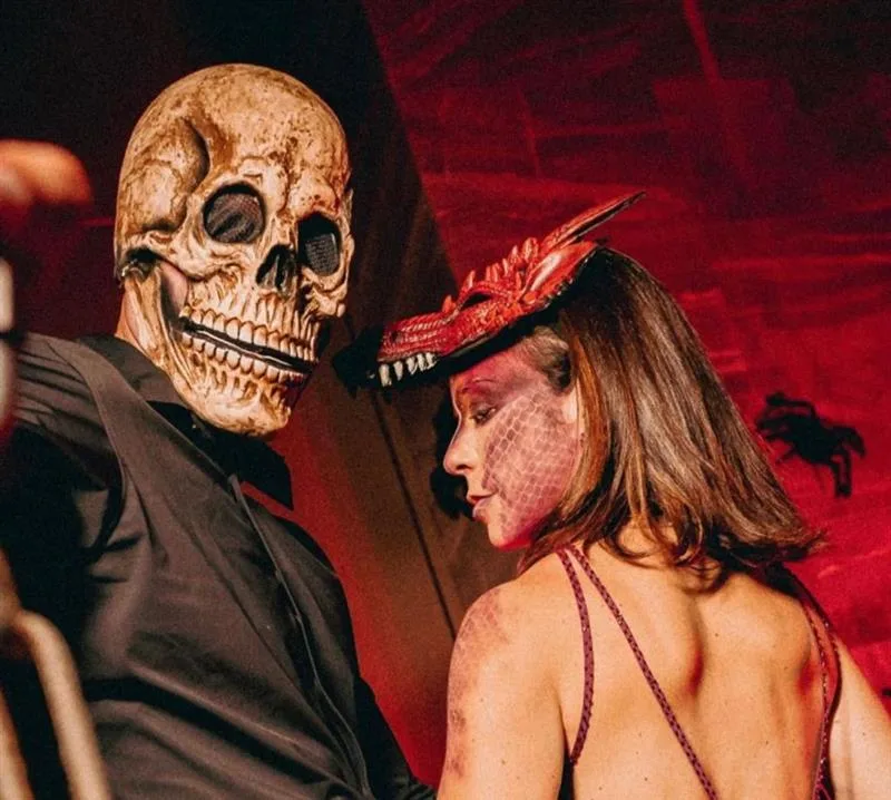 Sophia Romcy e Franklin Oliveira promoveram o mais arrepiante e charmoso Halloween