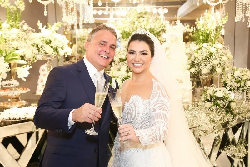 Ana Beatriz Araújo e Humberto Carvalho Filho dizem "sim" ao amor
