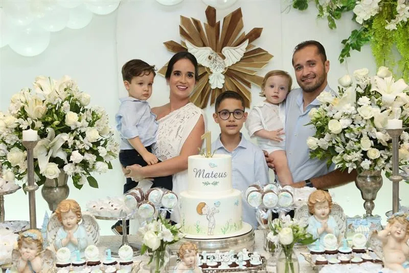 Lia Nuto e Ícaro Alves realizam festa tripla para os filhos Levi e Mateus