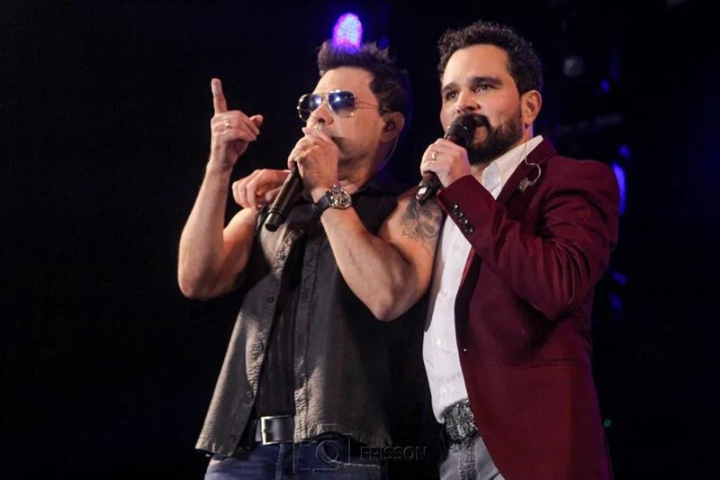 Chitãozinho e Xororó e Zezé di Camargo e Luciano agitam o show "80 - A Festa", no Marina Park Hotel