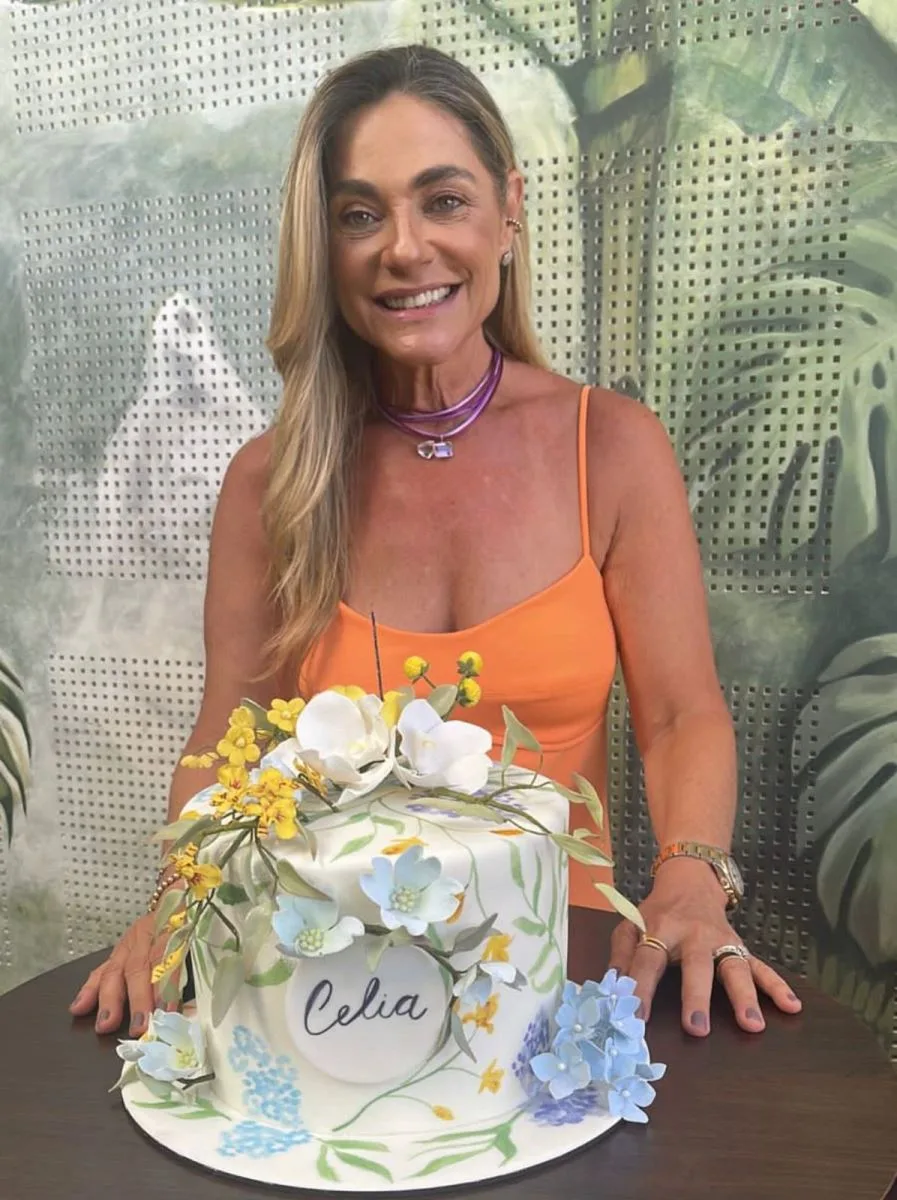 Célia Magalhães celebra a nova idade com turma de amigas
