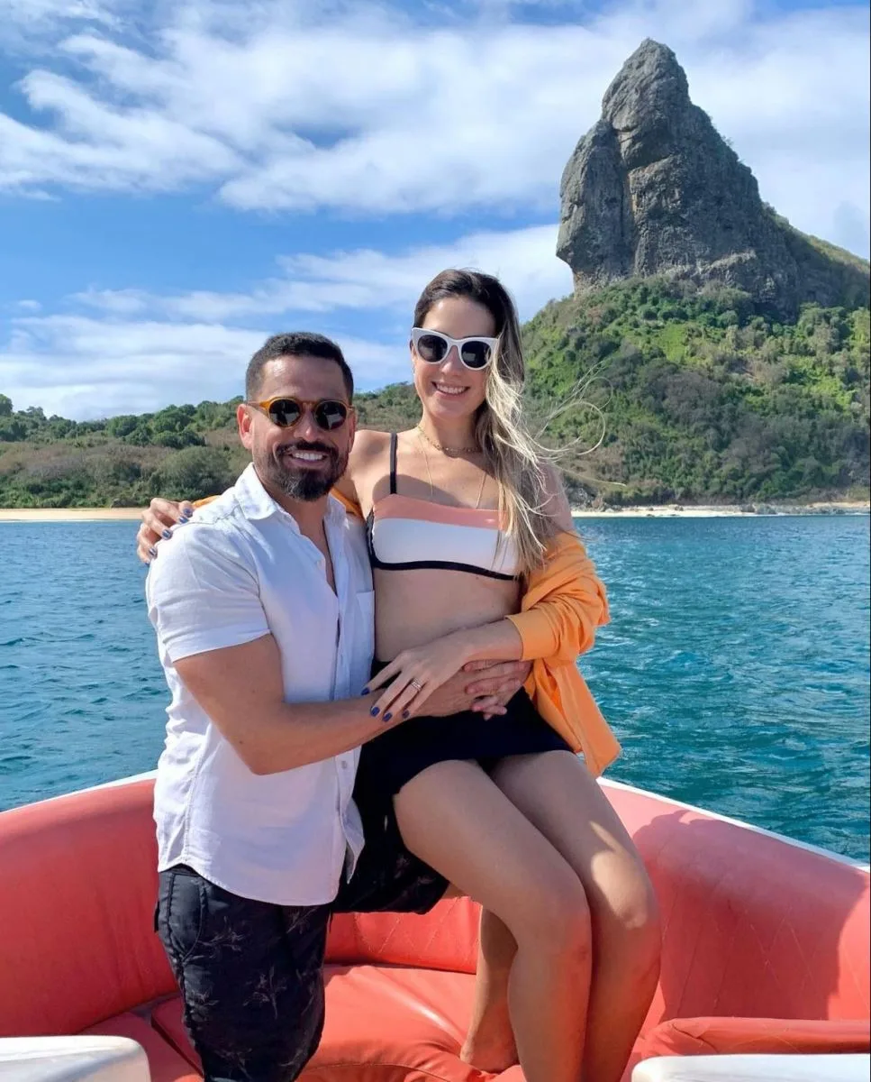 Liana e Rafael Sá curtem dias em Fernando de Noronha