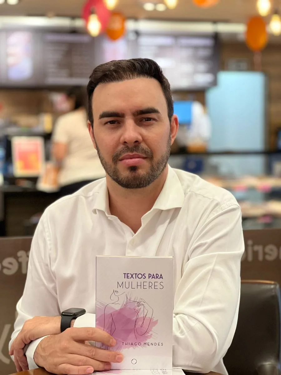 Thiago Mendes lança livro "Texto para Mulheres" em Fortaleza