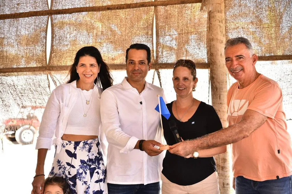 Cumbuco recebe o certificado Bandeira Azul e hasteia bandeira durante cerimônia