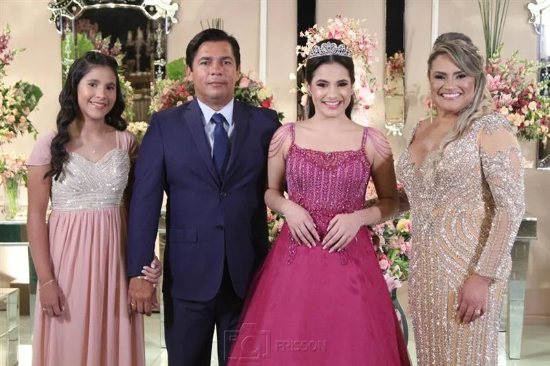 Kamilla Borges e Remo Reis celebram os 15 anos da filha Letícia
