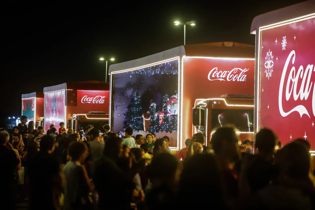 Caravana de Natal da Coca-Cola passa por quatro cidades do Ceará