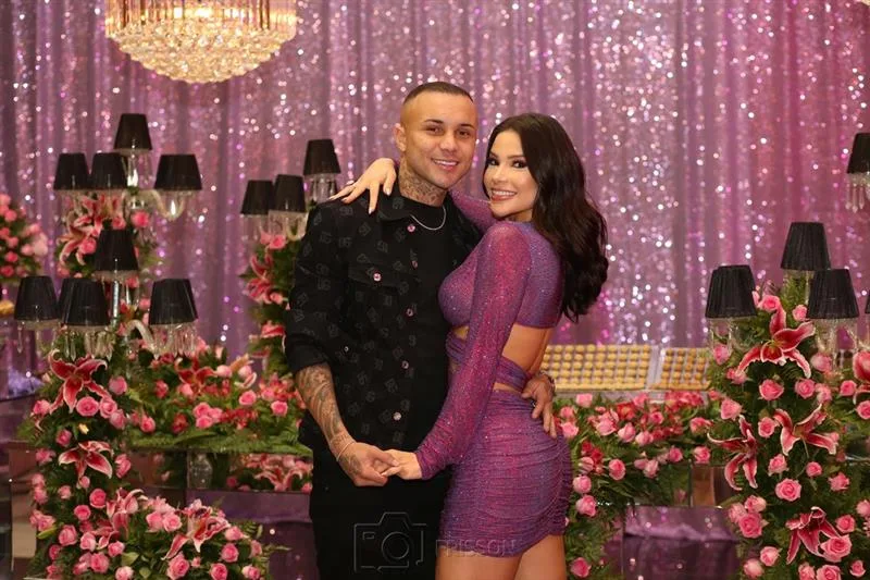 Isa Ranieri, esposa do jogador Everton Cebolinha, festeja a nova idade no Palatium Buffet