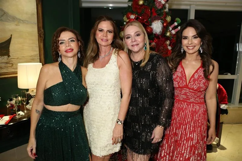 Sandra Fujita abre as portas de seu apartamento para o tradicional Natal do grupo Divas