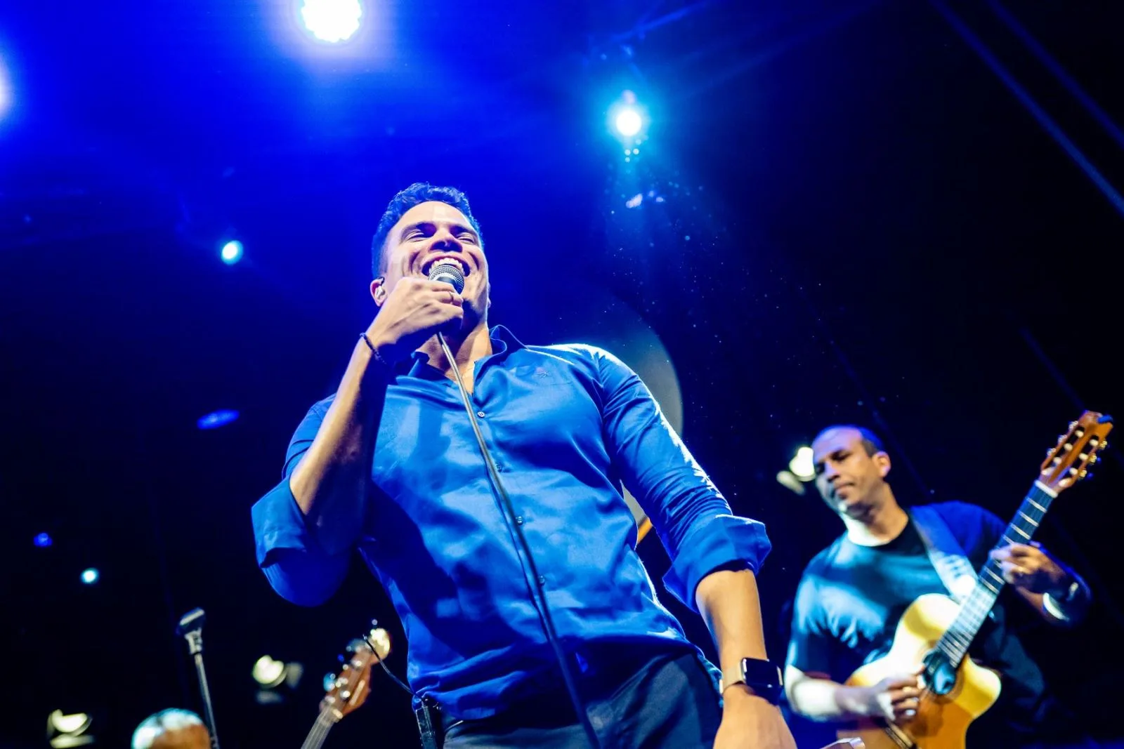 Marcos Lessa comemora 15 anos de carreira com show "Marcos Lessa 15 anos de canção"