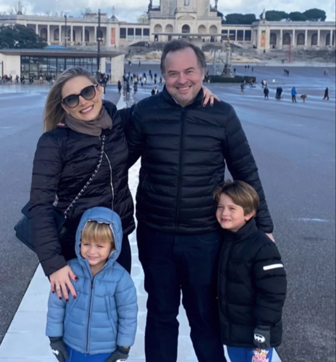 Renata e Mark Viana visitam o Santuário de Fátima