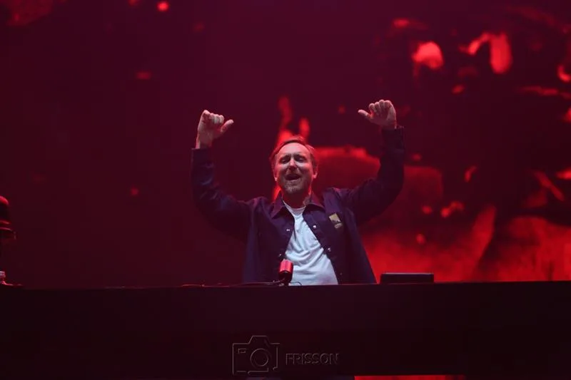 DJ David Guetta causa frisson no Marina Park com a estreia de sua turnê na América do Sul