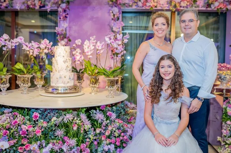 Ticiana Rolim e Edson Queiroz Neto celebram os 15 anos da filha Beatriz