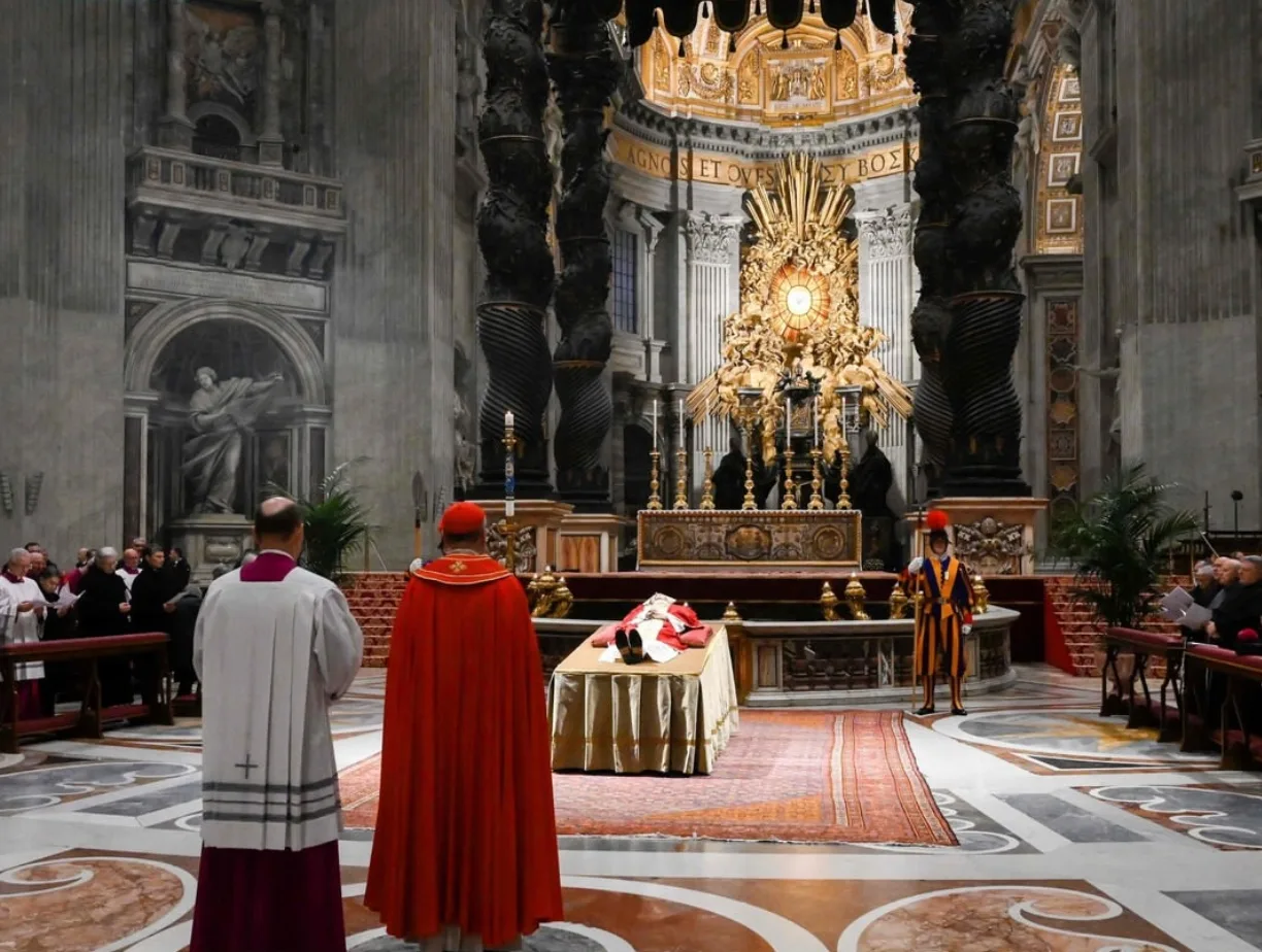 Velório do papa emérito Bento XVI acontece na Basílica de São Pedro