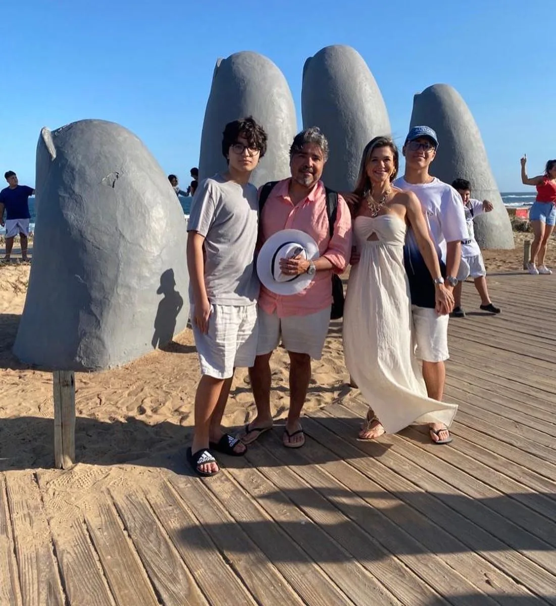 Aline e Leandro Vasques seguem para dias de lazer e diversão em família
