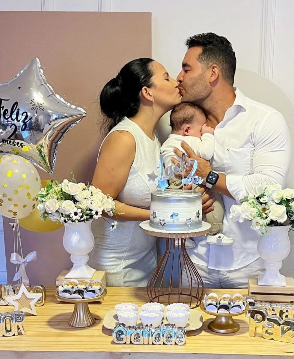 Luciana Ribeiro e Thiago Camelo festejam os dois meses do filho Lael