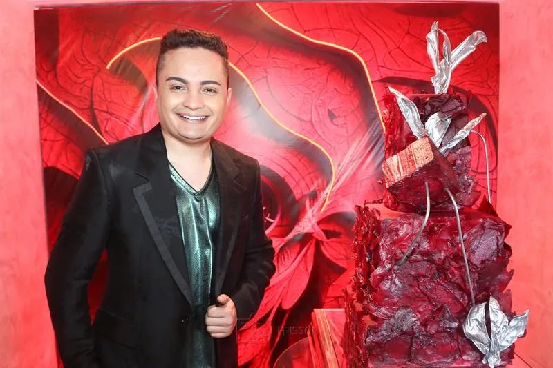 Felipe Aconteça celebra aniversário em festa cheia de frisson