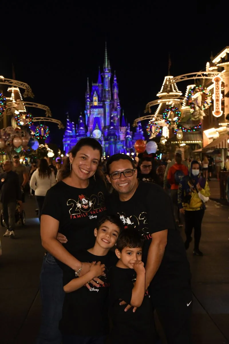 Paulo Augusto e Adriana Pedrosa seguem em temporada de férias com filhos em Orlando