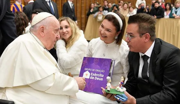 Ana Clara Rocha e Ítalo Poeta no Vaticano
