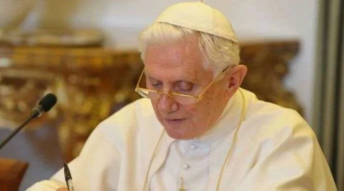 Em livro póstumo, Bento XVI menciona a existência de "Clubes homossexuais" em seminários