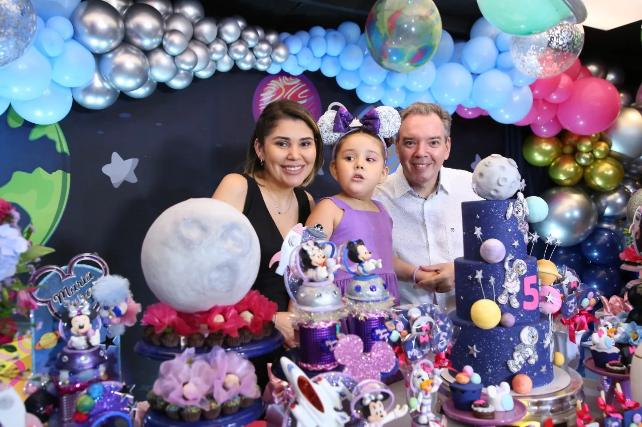 Jozely Mello e Daniel Sartorelli comemoram os cinco anos da filha Maria Luiza