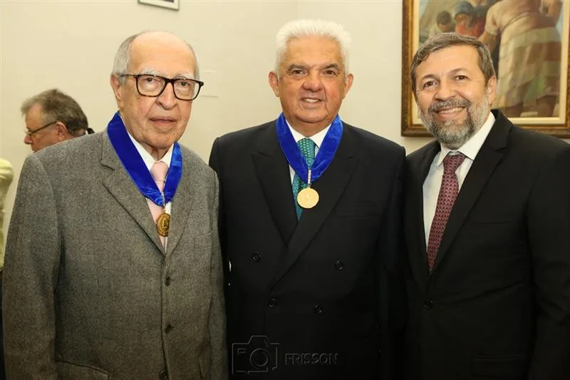Tales M. de Sá Cavalcante toma posse como presidente da Academia Cearense de Letras