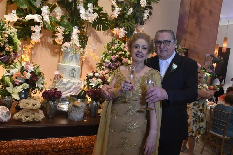 Carlota e Roberto Pinheiro brindam suas Bodas de Ouro