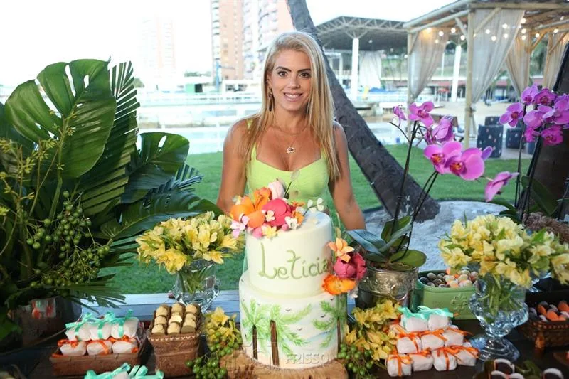 Letícia Studart celebra mais uma primavera no Iate Clube