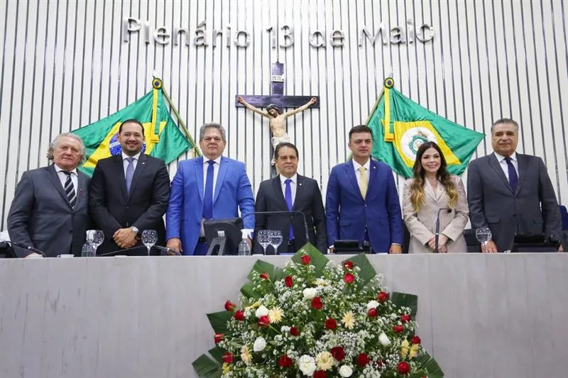 Parlamentares eleitos tomam posse na Assembleia Legislativa do Ceará