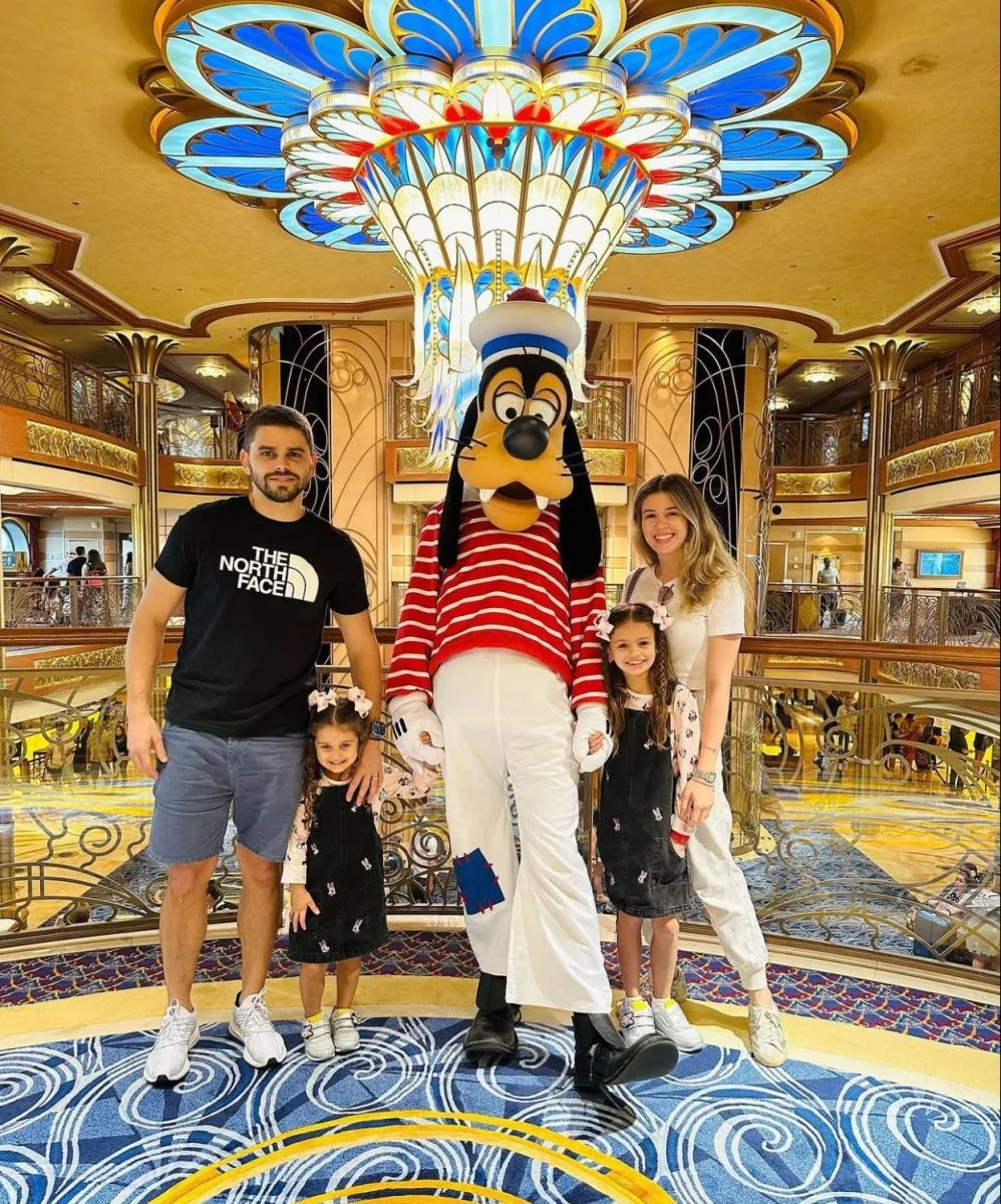 Isabela Franklin e Ivan Bezerra Neto embarcam no Disney Cruise Line