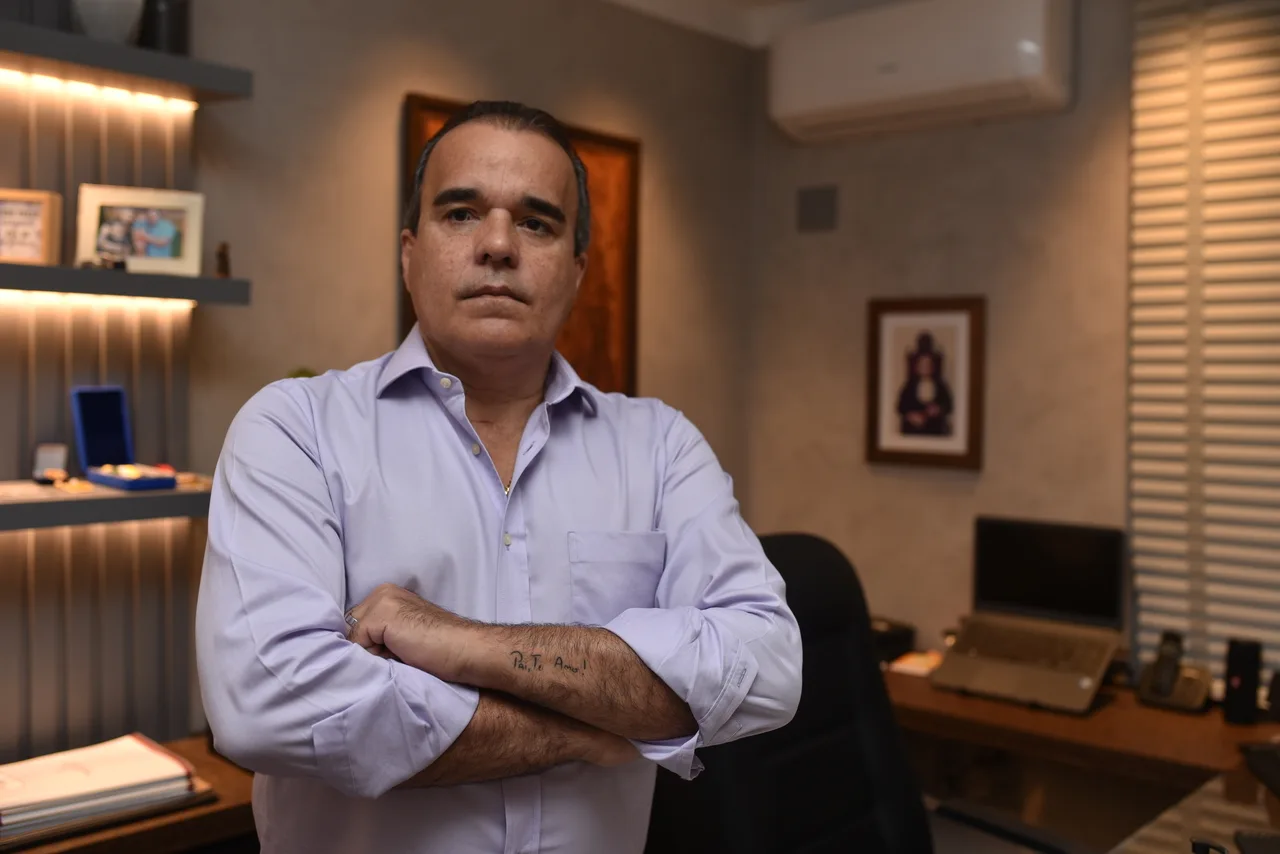 Em luta contra câncer, Régis Mota perdeu os três filhos para a doença: “meus filhos viraram anjos”