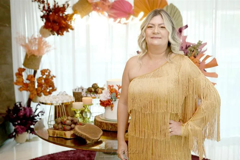 Márcia Gomes Alves comemora 50 anos com seleto grupo de amigas