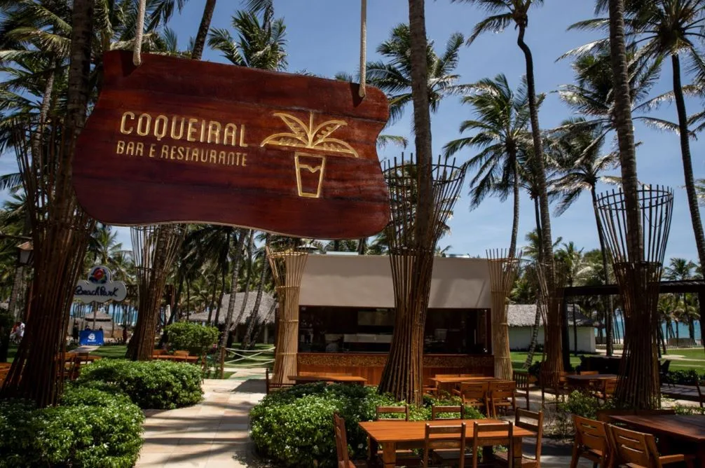 Beach Park inaugura Coqueiral Bar e Restaurante com culinária inspirada na cozinha do fogo