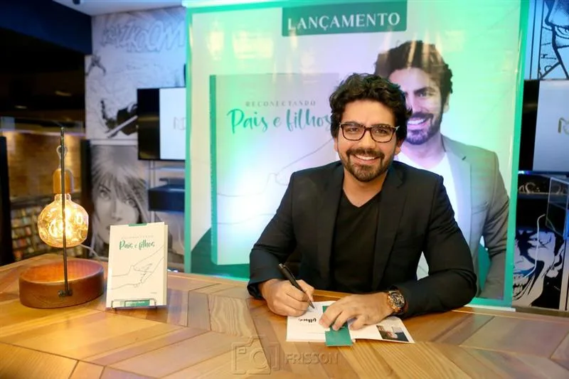 Matteus Chaves lança livro “Reconectando Pais e Filhos” na Livraria Leitura do RioMar Fortaleza