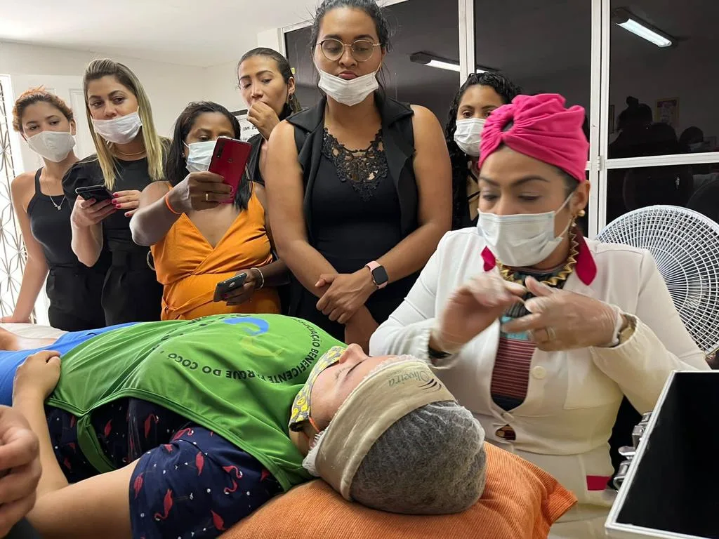 Joyce Oliveira ministra cursos gratuitos para mulheres em situação de vulnerabilidade