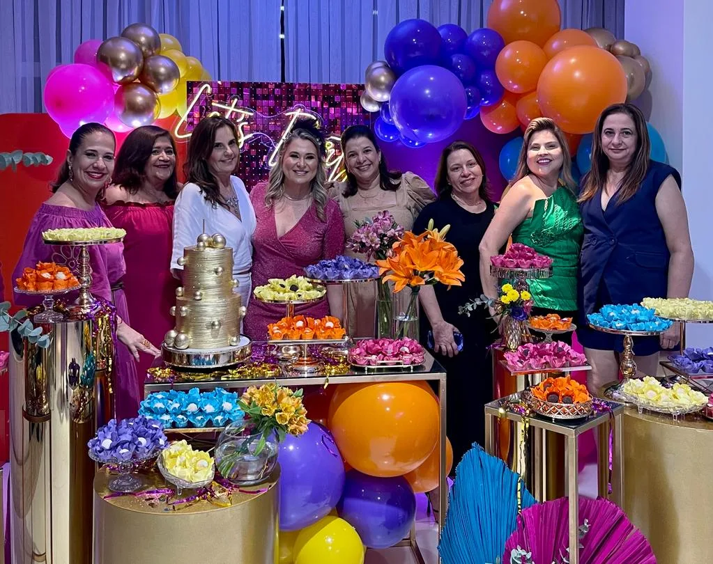Sandra Feitosa recebe grupo de amigas para comemorar seu aniversário