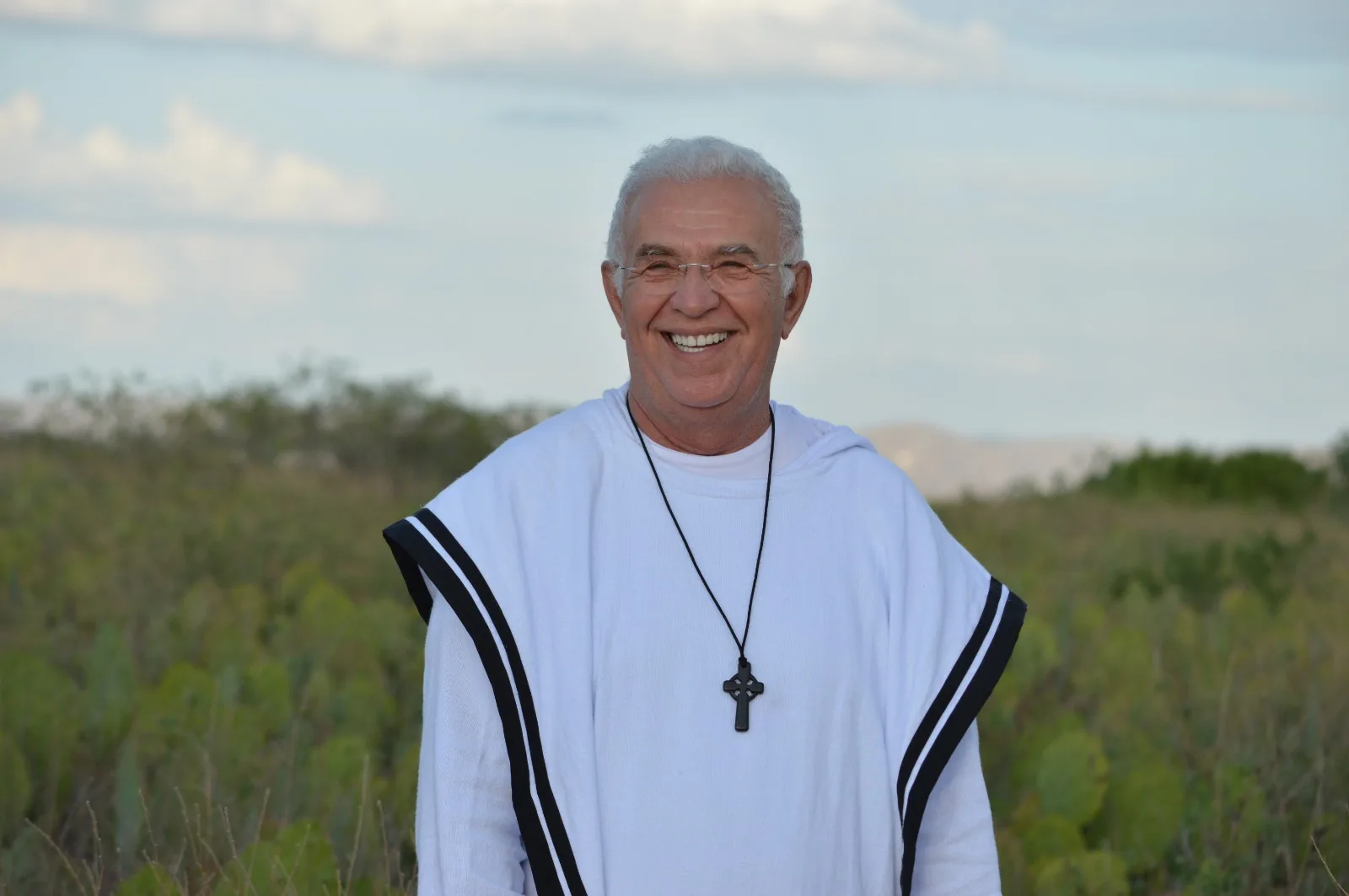 Padre Airton Freire, criador da Fundação Terra, prega pelo amor à Igreja e aos pobres