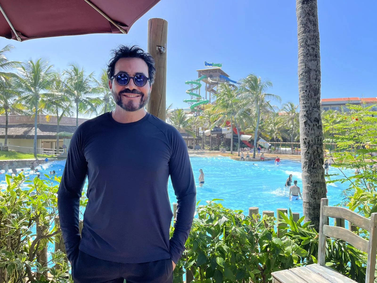 Padre Fábio de Melo desembarca em Fortaleza e curte dia de folga no Beach Park