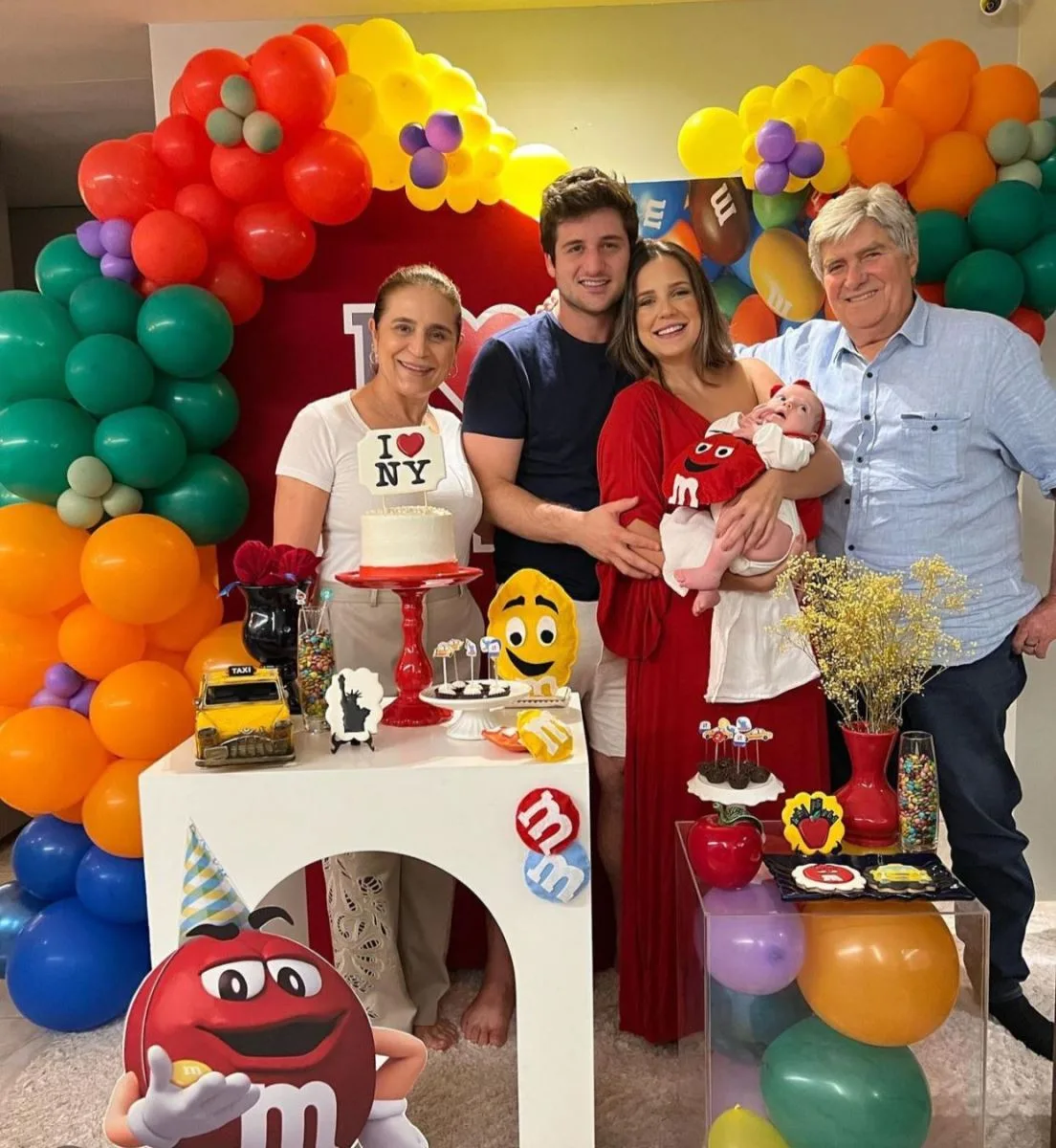 Fernanda Levy e Omar Macedo festejam segundo mesversário da filha Maria