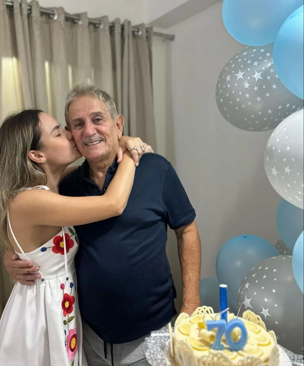 Eugênio Rabelo ganha sessão sopro de velinhas