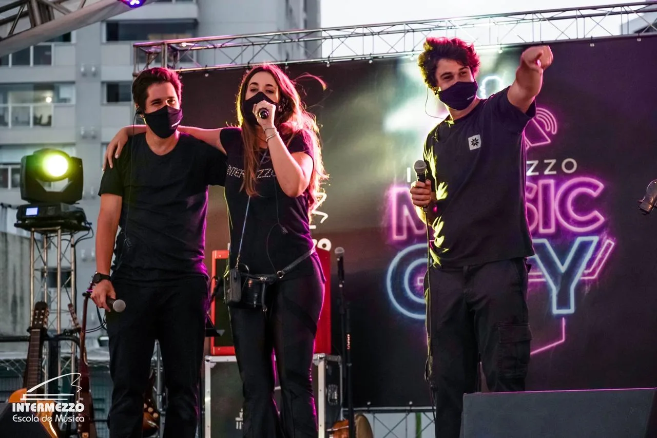 Intermezzo cria concurso de canto online para jovens cantores durante pandemia e realiza ação social