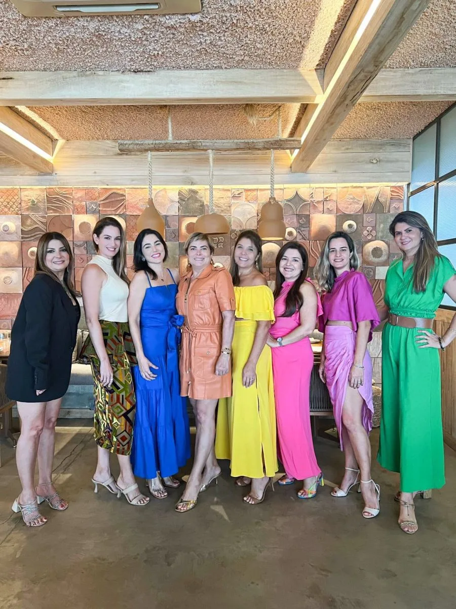 Angelina Parente brinda nova idade entre amigas
