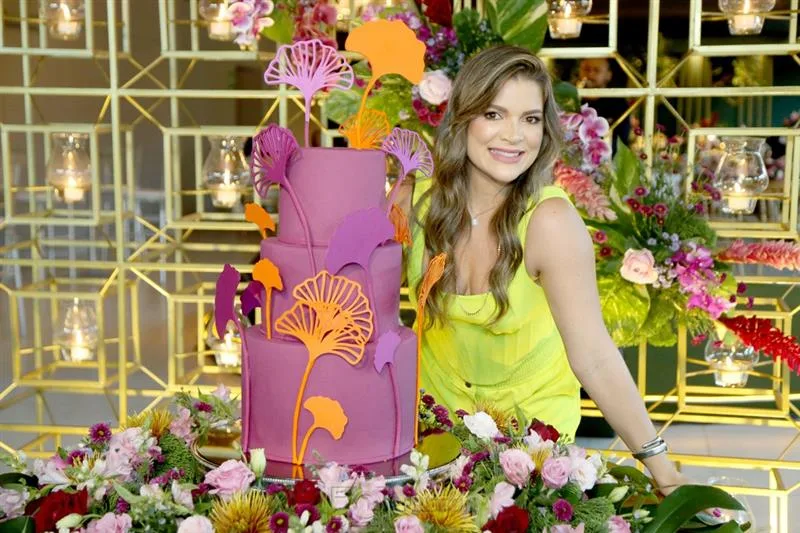 Kamila Monteiro celebra seus 38 anos em animada Tardezinha