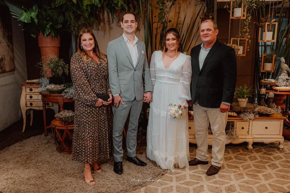 Marina Bezerra de Menezes e Vinícius Marinho declaram o sim em enlace civil