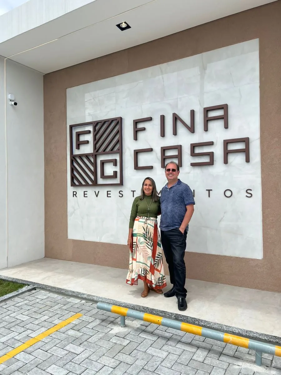 Solange Lemos e Gerson Ribeiro inauguram loja Fina Casa Revestimentos no Eusébio