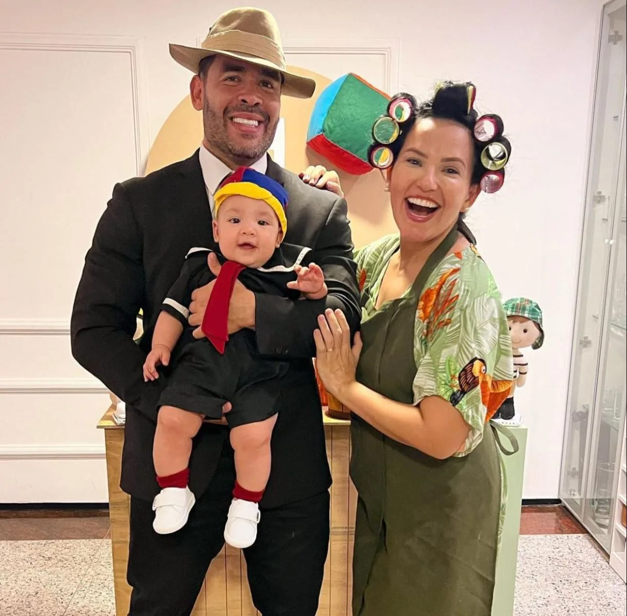 Luciana Ribeiro e Thiago Camelo festejam mesversário do filho Lael com temática de Chaves