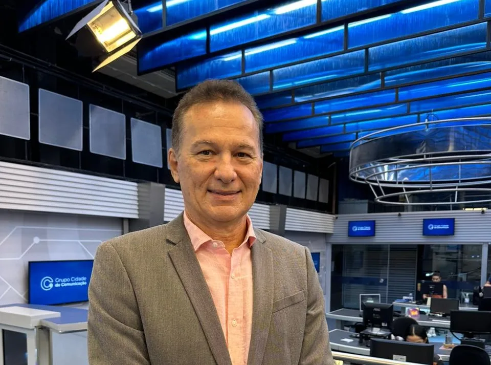 Carlos Pimentel visita os estúdios do Grupo Cidade de Comunicação