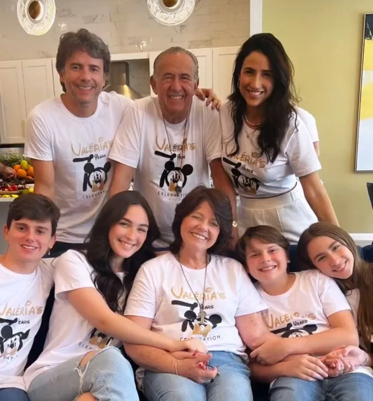 Valéria Quinderé celebra 70 anos reunindo toda a família em Orlando