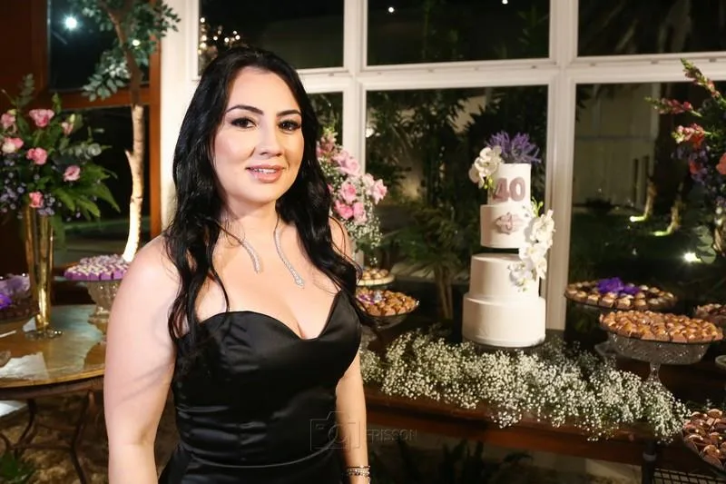 Juliana Aragão celebra a chegada aos 40 em festa das mais animadas
