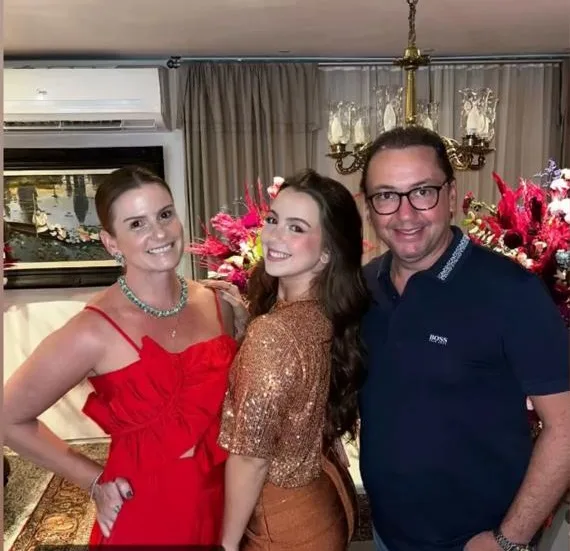 Maria Julia Tigre completa 18 anos e celebra em noite especial